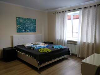 Гостиница Гостевой дом Лорис Анапа Улучшенный трехместный номер-1